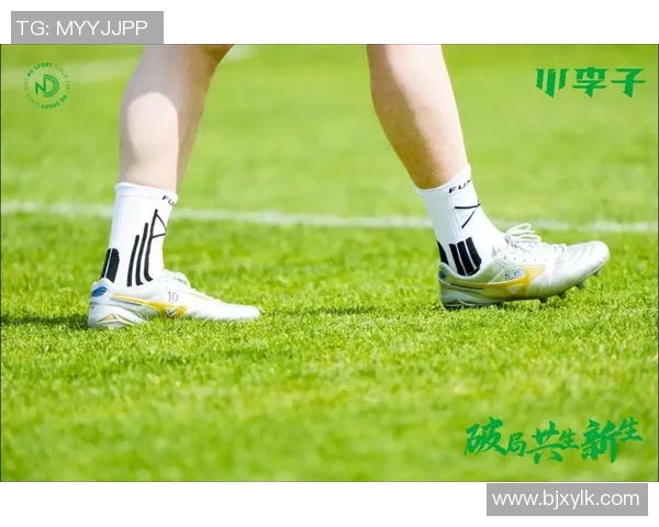 小李子足球鞋的魅力与性能解析让你在球场上尽显风采